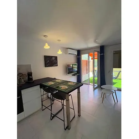 Santorini Escape Near Cannes & Saint-tropez Дом отдыха Фрежюс