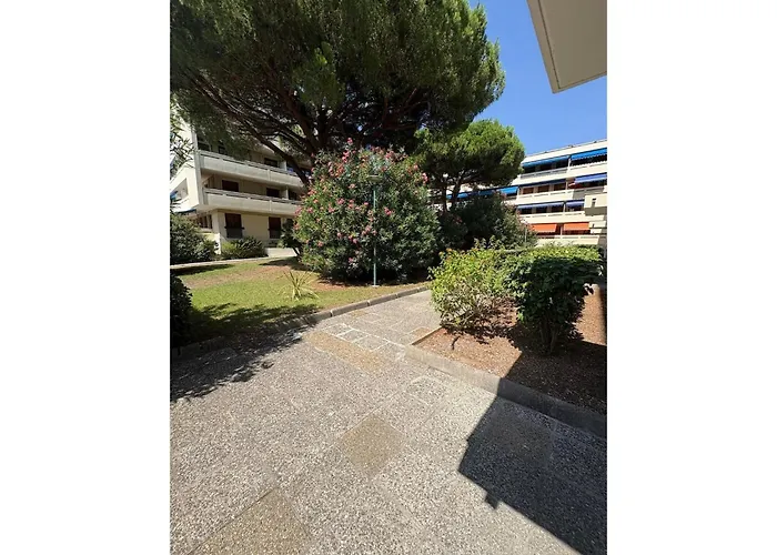 Дом отдыха Santorini Escape Near Cannes & Saint-tropez