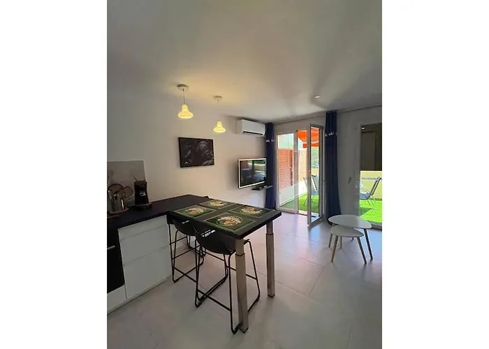 Santorini Escape Near Cannes & Saint-tropez Дом отдыха Фрежюс